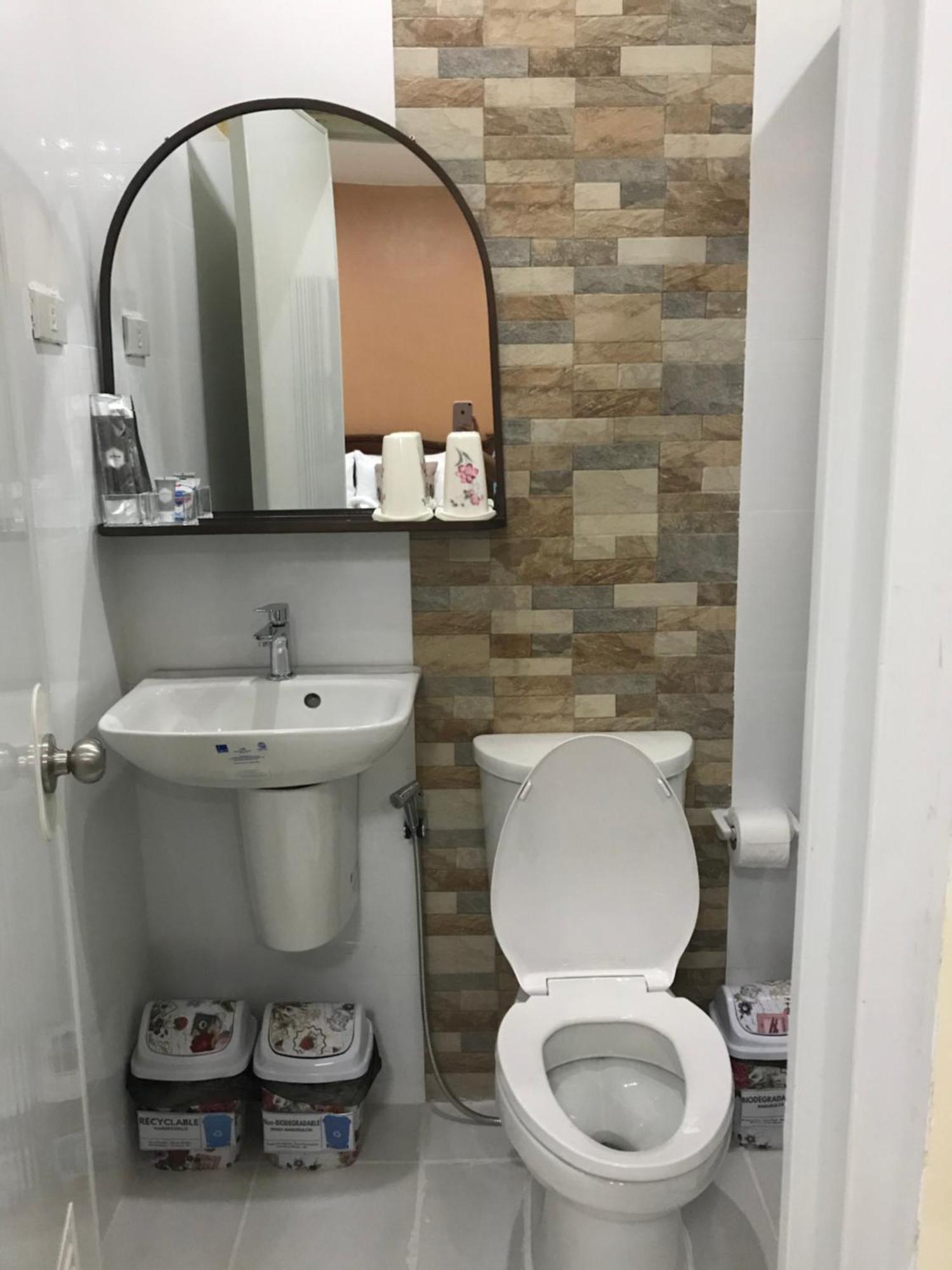 Charos Dormitel Hotel Dumaguete City Ngoại thất bức ảnh