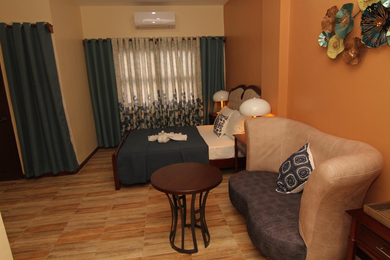 Charos Dormitel Hotel Dumaguete City Ngoại thất bức ảnh